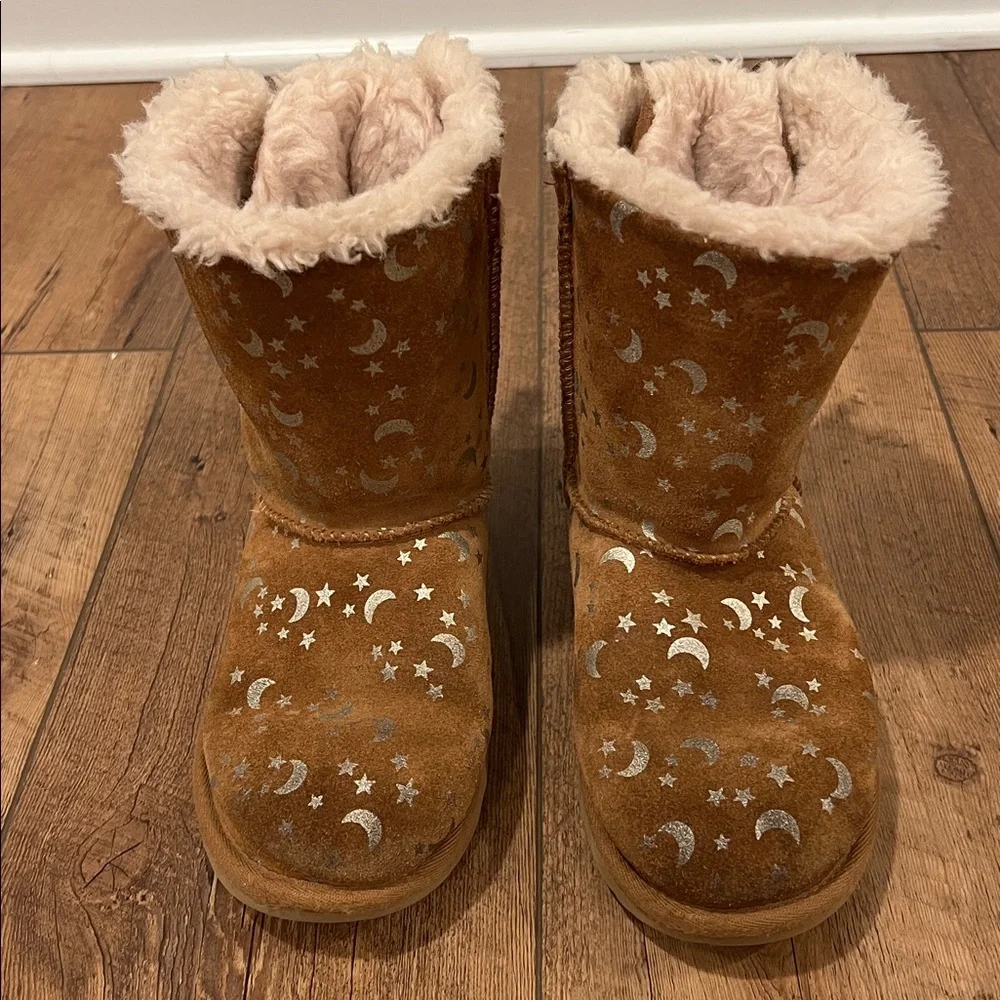 UGG Bailey Bow Moon and Stars Boot, Little Kid Size 2
